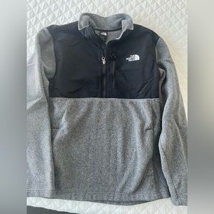 Men’s North Face quarter zip pullover